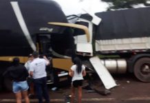 VÍDEOS: ônibus colide de frente com bitrem na BR-364 entre Presidente Médici e Cacoal; informações dão conta de pelo menos 3 mortes