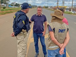 Após pedido da PRF, Goebel consegue junto ao governo matéria-prima para construção de quebra-molas na BR 364