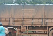 Mulher se salva ao pular de motoneta que ficou embaixo de carreta em Vilhena