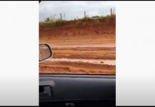 VÍDEO: promessa de asfalto não sai do papel e internauta mostra intrafegabilidade da “Rodovia do Boi” em Corumbiara