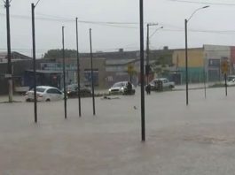 VÍDEOS: ruas ficam alagadas durante chuva intensa em Porto Velho