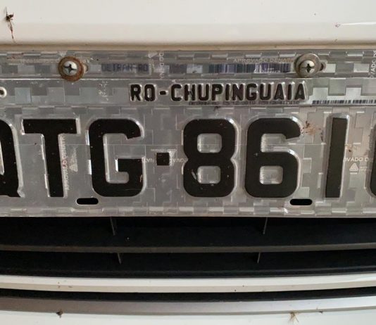Motorista procura placa de carro que perdeu em Vilhena
