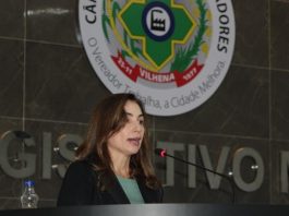 Delegada apresenta relatório e fala sobre violência contra a mulher na sessão da Câmara em Vilhena