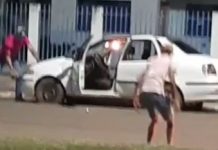 VÍDEO: motorista com sinais de embriaguez tem ataque de fúria e destrói carro ao saber que veículo seria removido para Ciretran em Cerejeiras