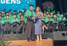 Rosangela Donadon parabeniza formandos do curso de medicina e recebe homenagem em cerimônia em RO