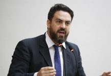 Após redução do ICMS, Léo Moraes quer agora fim da dolarização