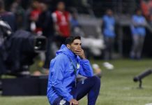 Abel parabeniza Athletico, mas reclama de arbitragem