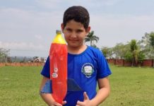 Aluno revela toda sua capacidade inventiva ao construir “foguete” em disputa por concurso “Jovens Gênios” em Cacoal