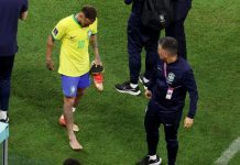 Neymar realiza exames em hospital para avaliar lesão