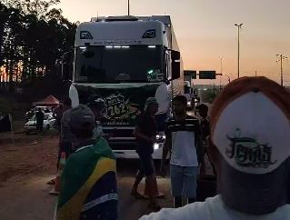 VÍDEO: manifestantes voltam a bloquear rodovia em Vilhena