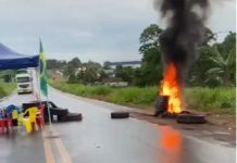 VÍDEO: PRF confirma rodovia bloqueada por manifestantes em Cacoal
