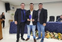 VÍDEO: Jornalista recebe título de Cidadão Honorário Jaruense, na Câmara em Jaru