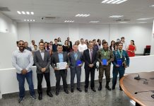 Alex Silva realiza última sessão solene do mandato e entrega votos de louvor e medalhas do mérito legislativo a policiais da segurança pública
