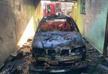 Em Corumbiara, carro é destruído por fogo e incêndio pode ter sido criminoso