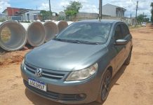 Moradores estão preocupados com carro abandonado no bairro Jardim Social desde sábado em Vilhena