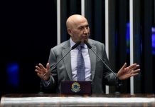 Confúcio Moura convoca população brasileira a se vacinar