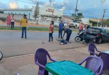 Motoqueiro é socorrido ao hospital após acertar ciclista em avenida movimentada de Vilhena