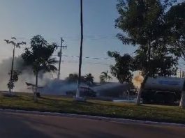 VÍDEO: incêndio destrói veículo no centro de Colorado