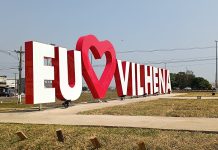 “EU AMO VILHENA”: empresário alerta para estrutura frágil e pede compreensão para não subir e evitar danos em letreiro