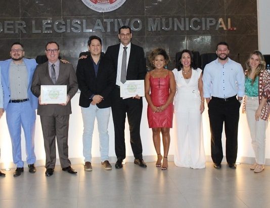 Sessão Solene homenageia advogado, aplaude à OAB e divulga programa de proteção à mulher em Vilhena
