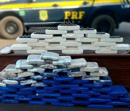 Em Vilhena, PRF apreende 84 Kg de cocaína e quase 100 munições
