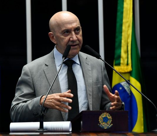 Confúcio Moura conclama o Brasil a ser próspero e justo para todos os brasileiros