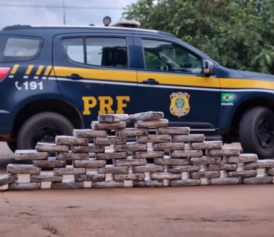 Casal é preso transportando 56 quilos de maconha em RO