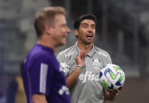 Abel Ferreira se torna o segundo técnico com mais conquistas na história do Palmeiras