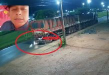 Câmera de segurança registra momento que motociclista bate em traseira de carreta em Vilhena; vítima foi socorrida, mas morreu no hospital