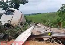 VÍDEO: motorista perde controle de carreta e tomba na “Curva da Banana” em Colorado