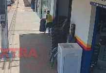 VÍDEO: criminoso furta caixa de som de loja em Vilhena