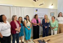 Ieda Chaves entrega equipamentos de informática para AMA-RO