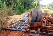 Vídeo mostra ‘julieta’ tombada e arroz esparramado na estrada próximo a Corumbiara