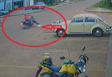 Câmera de segurança registra momento que motociclista bate em cachorro e vai parar no hospital em Vilhena