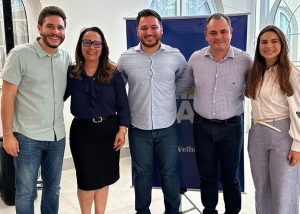 Lucas (a centro) ao lado de autoridades estaduais / Foto: Divulgação