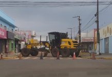 Patrola bloqueia rua para que vilhenenses respeitem execução de obra; secretário comenta