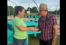 VÍDEO: prefeita acompanha obras de praça no distrito de Novo Plano em Chupinguaia