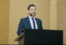 Deputado Delegado Camargo propõe projeto de lei para que gestantes surdas tenham direito a interprete de libras durante pré-natal e parto