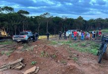 Polícia mobiliza efetivo e retira grupo de área invadida em Vilhena