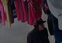 Assaltante foge de bicicleta após roubo em loja de Vilhena; veja vídeo