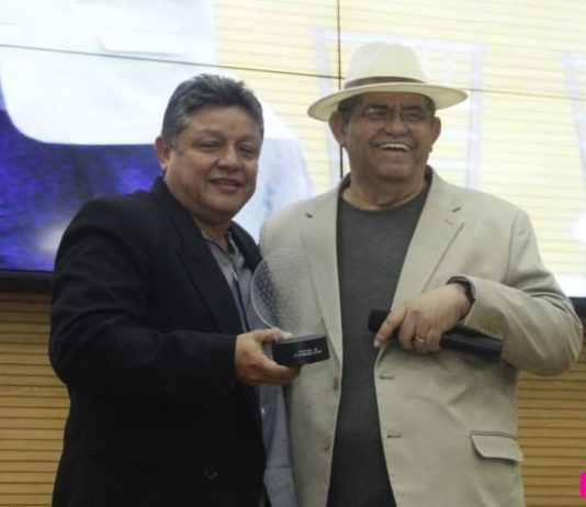 Homenagens a profissionais de comunicação marcam evento na Assembleia Legislativa em RO; EXTRA recebe prêmio